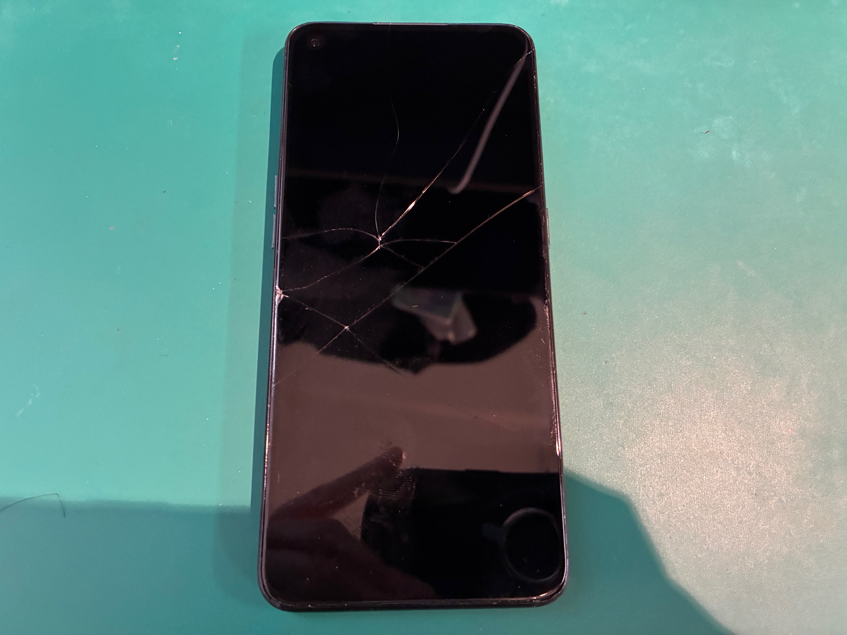 神戸市からお越しのお客様よりOPPO Reno5Aの画面交換をご依頼いただきました！